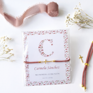 Tarjeta comunión con pulsera cruz dorada horizontal
